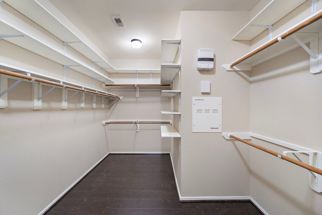 10530 WIllow Park Green in Houston, TX - Building Photo