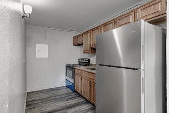 2328 Emporia St in Aurora, CO - Building Photo - Interior Photo