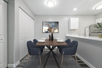 Hanna Village in Indianapolis, IN - Foto de edificio - Building Photo