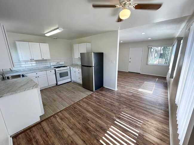 property at 10237 Commerce Ave