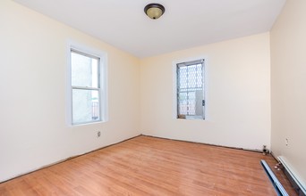 1144 Metcalf Ave in Bronx, NY - Building Photo - Interior Photo