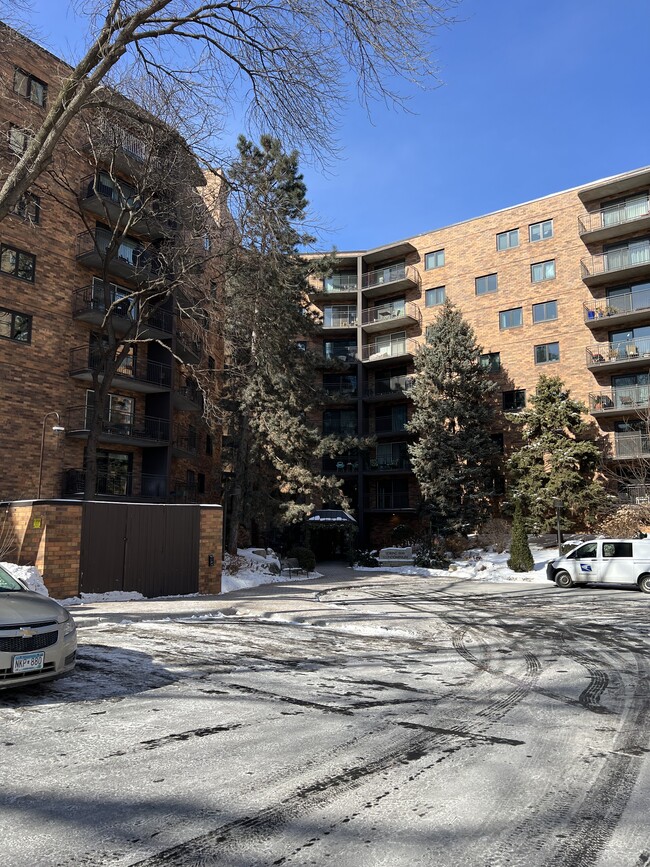 210 W Grant St, Unit 112 in Minneapolis, MN - Building Photo - Building Photo