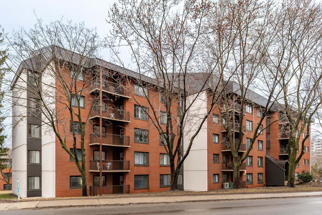 2300 Chapdelaine Av in Québec, QC - Building Photo