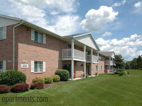 Sheridan Estates in Oconto Falls, WI - Foto de edificio - Building Photo