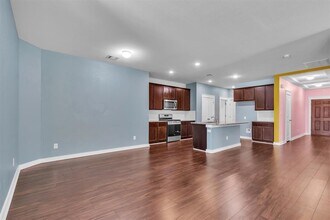 308 Clearlake Dr in Hutto, TX - Building Photo - Building Photo