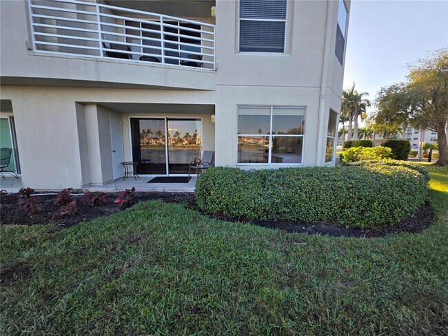 6100 Bahia Del Mar Cir N in St. Petersburg, FL - Building Photo - Building Photo