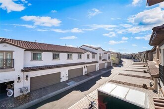 715 Pickled Pepper Pl, Unit 03106 in Henderson, NV - Building Photo - Building Photo