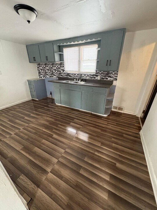 906 S 15th St in Goshen, IN - Building Photo