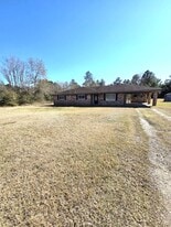 121 County Rd 637 in Buna, TX - Building Photo