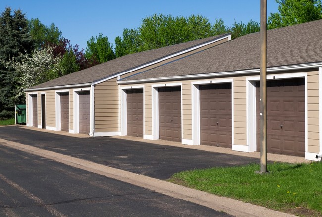 Charter Oaks Townhomes in Stillwater, MN - Building Photo - Building Photo