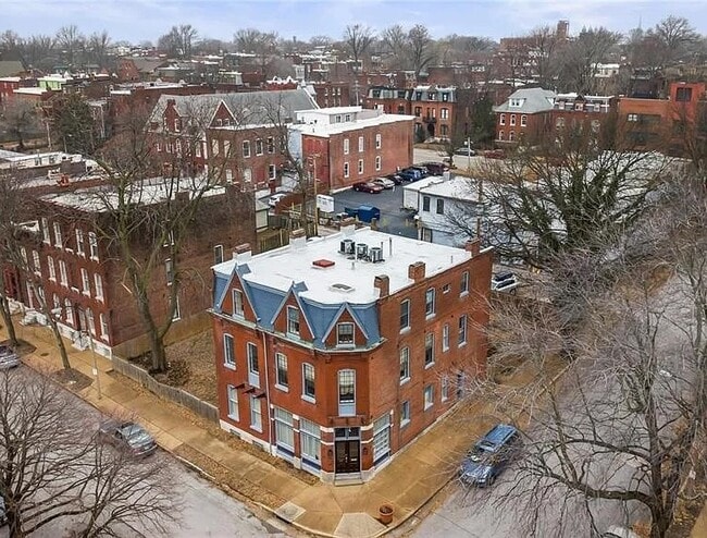 2401 S 11th St, Unit 3F in St. Louis, MO - Foto de edificio - Building Photo