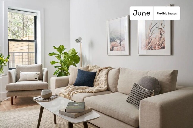 Peaceful ROOM at The Dean House, Unit 5 in Brooklyn, NY - Foto de edificio - Building Photo