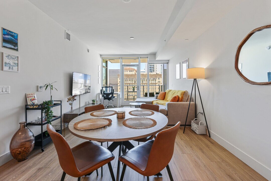 702 Broadway in San Diego, CA - Building Photo
