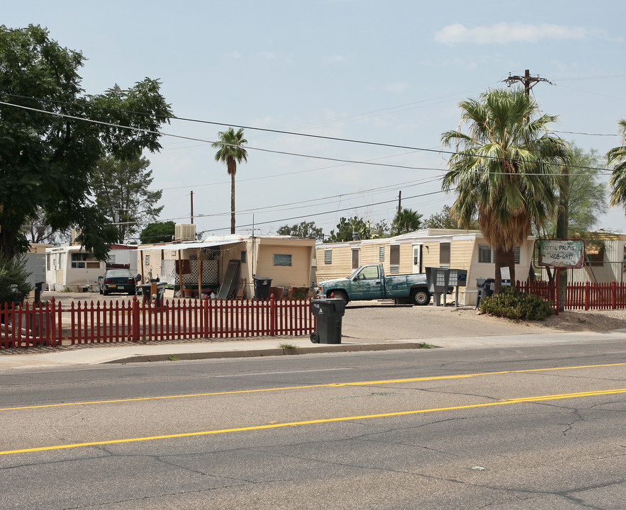 Royal Palms in Tucson, AZ - Building Photo