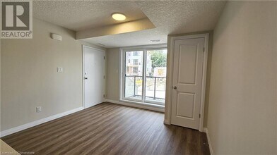 410 Northfield Dr W in Waterloo, ON - Building Photo - Building Photo