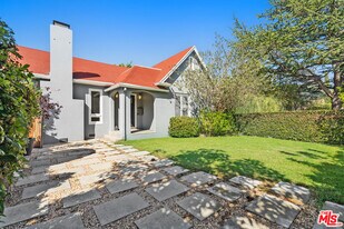 949 S Muirfield Rd in Los Angeles, CA - Building Photo