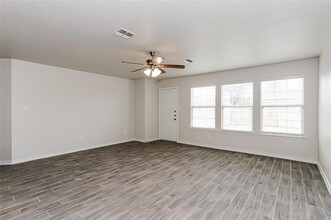 1323 Falcon Trail in Cedar Hill, TX - Building Photo - Building Photo