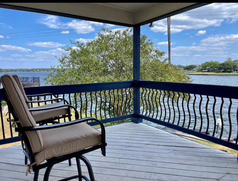 221 Capetown Way, Unit 4108 in Montgomery, TX - Building Photo