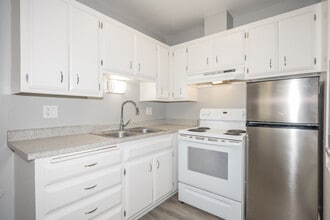 Pacific Garden Apartments in Santa Rosa, CA - Building Photo - Interior Photo
