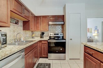 4040 San Felipe St in Houston, TX - Building Photo - Building Photo