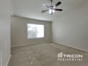 12115 W Rosewood Dr in El Mirage, AZ - Foto de edificio - Building Photo