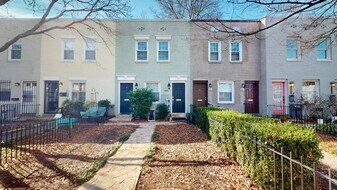 409 17th St SE in Washington, DC - Building Photo