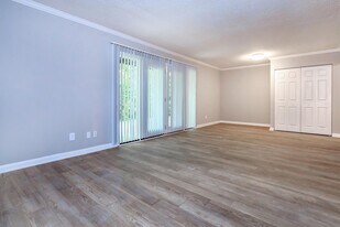 Kingston Pointe Apartments