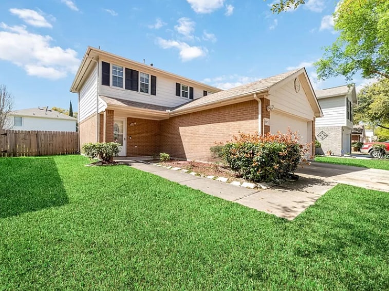 10207 Revelstoke Dr in Houston, TX - Building Photo