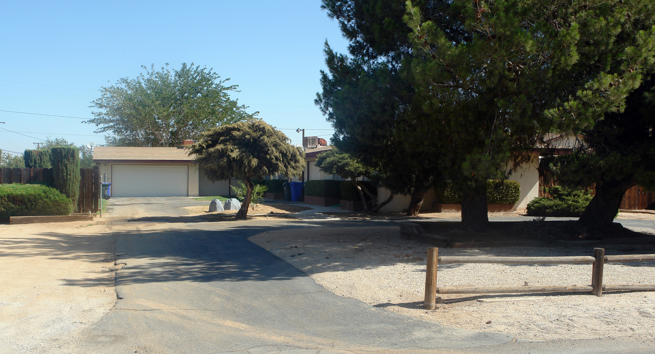 21166 Multnomah Rd in Apple Valley, CA - Building Photo