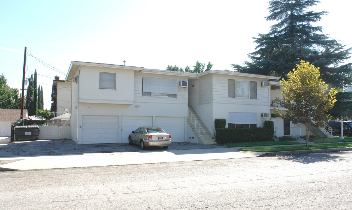 14225 Riverside Dr in Sherman Oaks, CA - Building Photo