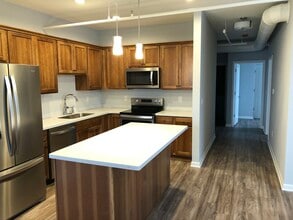 473 Aurora St in Lancaster, NY - Building Photo - Building Photo