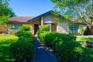 4031 Martinshire Dr in Houston, TX - Building Photo