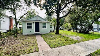1412 New York Ave in St. Cloud, FL - Building Photo