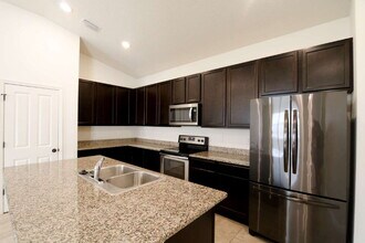 7608 Sunshine Bridge Ave in Gibsonton, FL - Building Photo - Building Photo