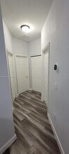 1022 NE 208th St in Miami, FL - Foto de edificio - Building Photo
