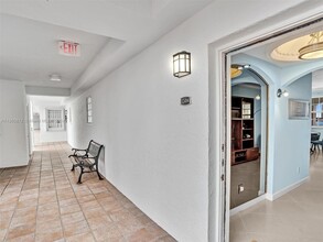 3255 NE 184th St, Unit 12406 in Aventura, FL - Building Photo - Building Photo