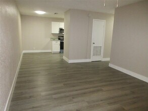 8601 NW 35th St, Unit 5 in Coral Springs, FL - Foto de edificio - Building Photo