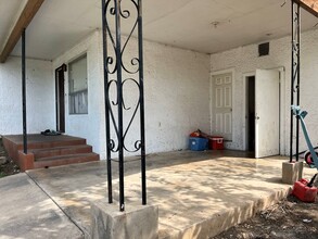 101 Poco Vista Dr S in Kerrville, TX - Building Photo - Building Photo