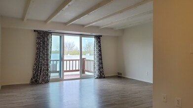 1675 Cedarwood Dr, Unit L in Westlake, OH - Foto de edificio - Building Photo