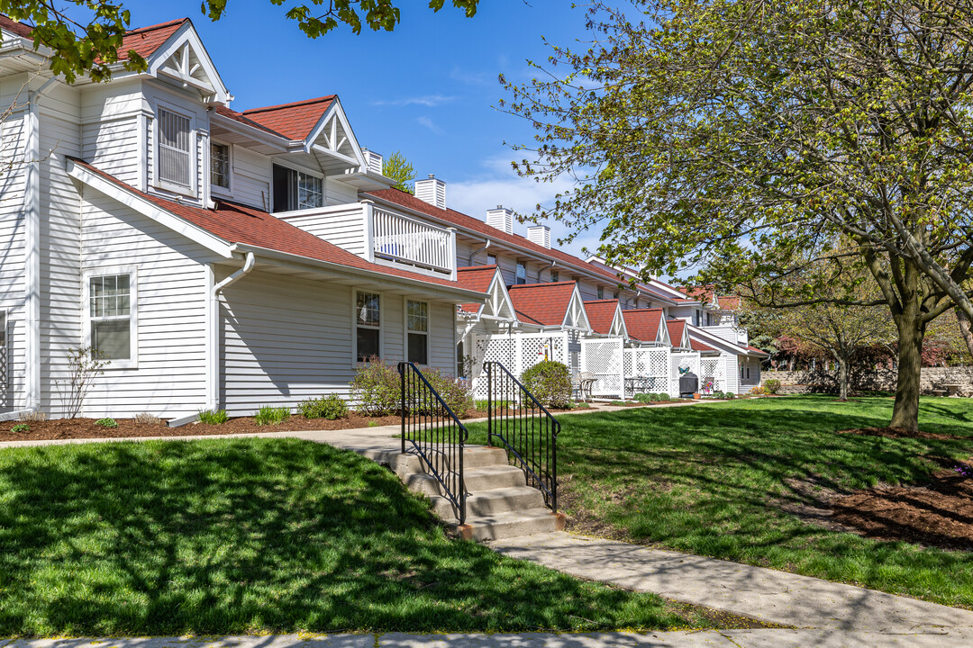 The Cross Winds Condominiums in Cudahy, WI - Building Photo