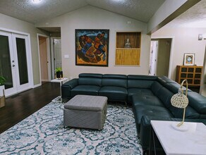 1366 Lake Colony Dr in Marietta, GA - Foto de edificio - Building Photo