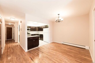 135-32 82nd Ave-Unit -3 in Queens, NY - Foto de edificio - Building Photo