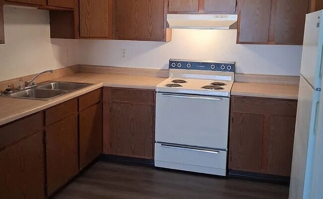 property at 505 E 4th St