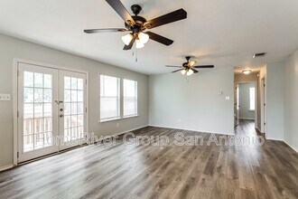 6315 Fence Crossing in San Antonio, TX - Building Photo - Building Photo