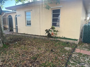 5507 SW 24th Ave in Fort Lauderdale, FL - Building Photo - Building Photo