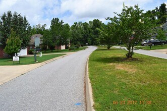 8 Lincolnshire Ln in Phenix City, AL - Building Photo - Building Photo