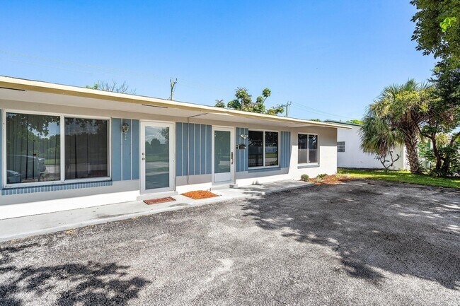 2730 N Dixie Hwy in Boca Raton, FL - Building Photo - Building Photo