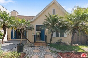 1112 S Highland Ave in Los Angeles, CA - Building Photo