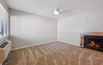 5530 Stonewall Pl, Unit 22 in Boulder, CO - Foto de edificio - Building Photo