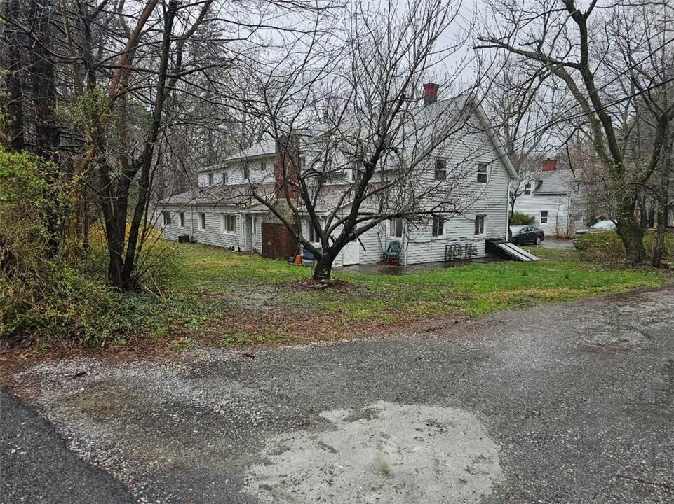 28 Idlewild Park Dr in Cornwall On Hudson, NY - Building Photo